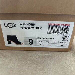 UGG Black Suede Peep-Toe Heeled shoes